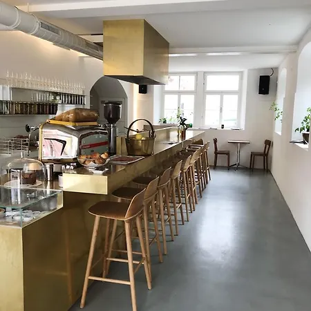 Bar10zimmer Hotel